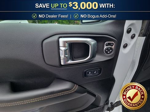 Used 2025 Jeep Wrangler Unlimited Sahara AWD/4WD image 16