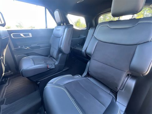 Used 2023 Ford Explorer ST image 33