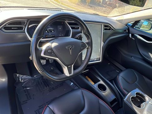 Used 2013 Tesla Model S Performance image 25