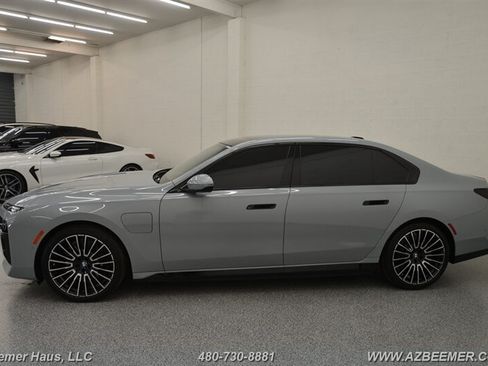 Used 2025 BMW 750e xDrive w/ Premium Package AWD/4WD image 4