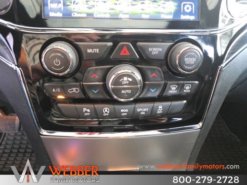 Used 2020 Jeep Grand Cherokee Limited AWD/4WD image 16