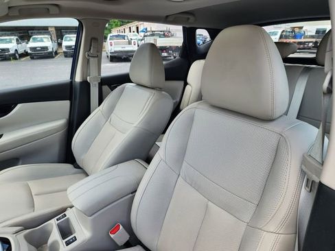 Used 2022 Nissan Rogue Sport SL w/ Premium Package FWD image 11
