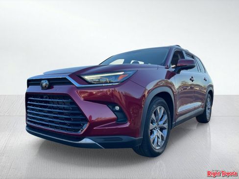 Used 2024 Toyota Grand Highlander FWD image 2