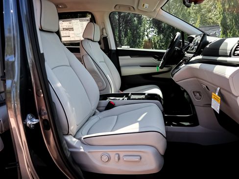 New 2026 Honda Odyssey Touring image 34