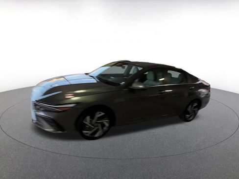 Used 2025 Hyundai Elantra Limited image 8