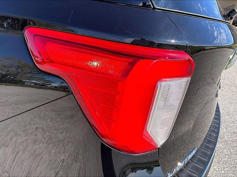 Used 2023 Ford Explorer Limited w/ Equipment Group 301A AWD/4WD image 28
