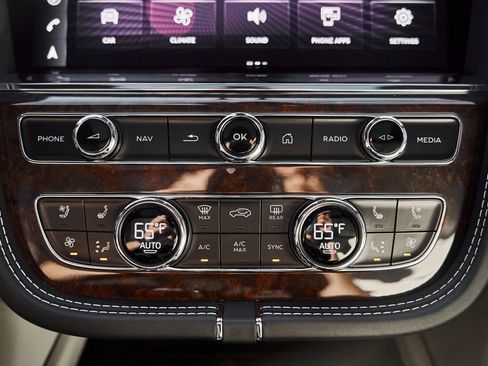 Used 2023 Bentley Bentayga Extended Wheelbase image 75