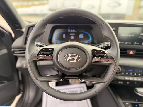 Used 2025 Hyundai Elantra Sport image 28