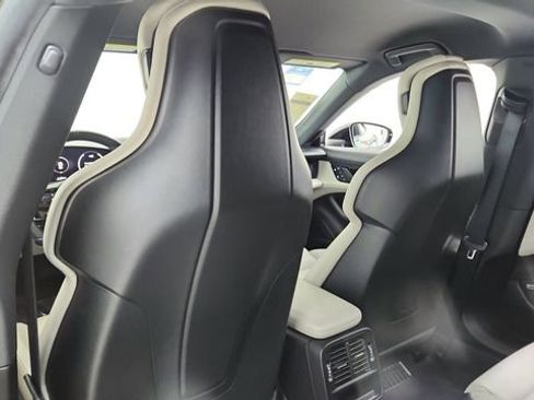 Used 2022 Porsche Taycan image 30