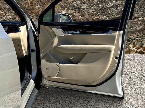 Used 2017 Cadillac XT5 Luxury w/ Driver Awareness Package image 22