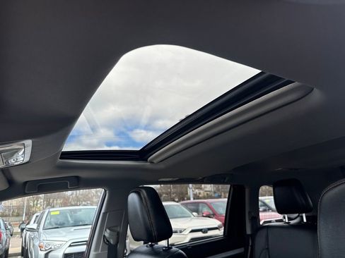 Used 2018 Toyota Highlander XLE image 17