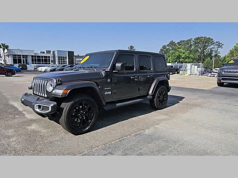 Used 2021 Jeep Wrangler Unlimited Sahara w/ Dual Top Group AWD/4WD image 41