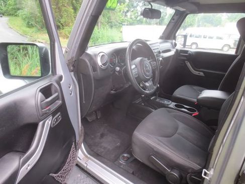 Used 2013 Jeep Wrangler Unlimited Sahara w/ Connectivity Group AWD/4WD image 7