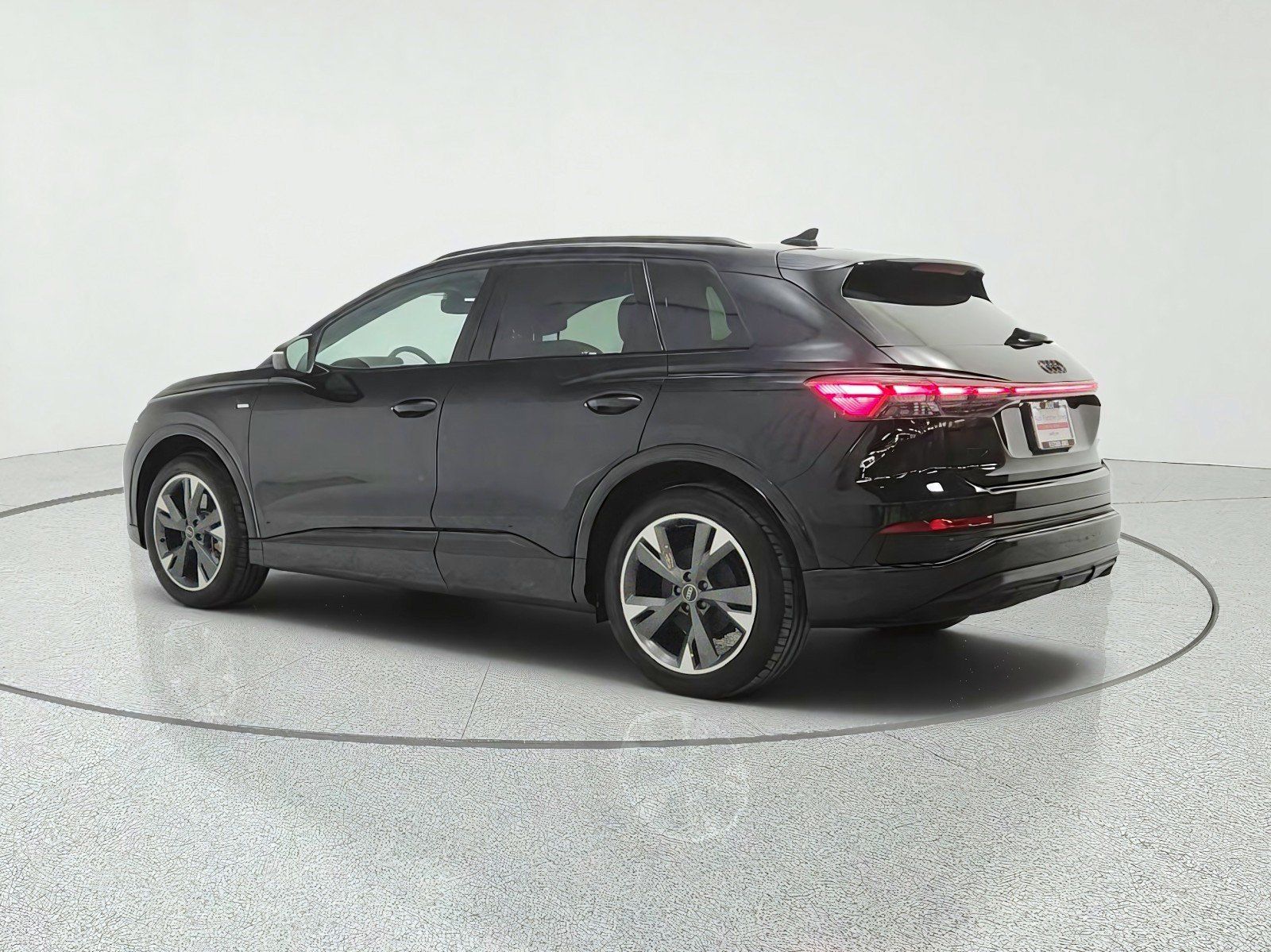 Used 2024 Audi Q4 e-tron Premium Plus AWD/4WD image 7