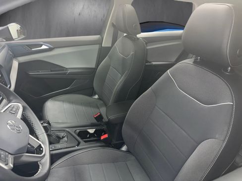 Certified 2023 Volkswagen Taos SE w/ Panoramic Sunroof Package FWD image 19