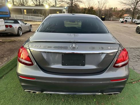 Used 2017 Mercedes-Benz E 300 4MATIC image 6