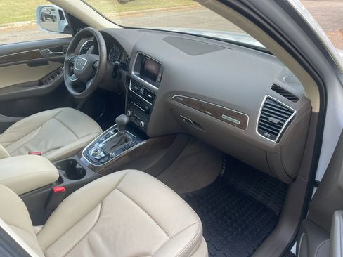 Used 2017 Audi Q5 2.0T Premium Plus w/ Technology Package image 14