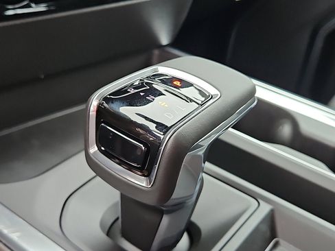 New 2026 GMC Sierra 1500 SLT image 17