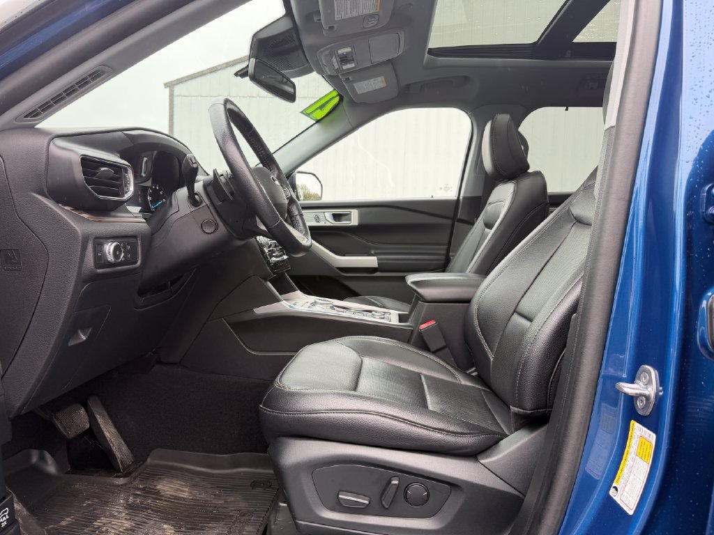 Used 2021 Ford Explorer Limited w/ Equipment Group 301A AWD/4WD image 22