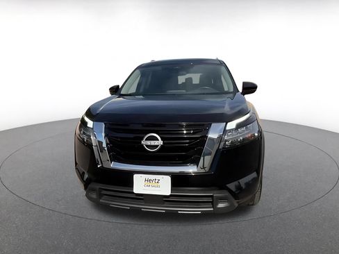 Used 2025 Nissan Pathfinder SV FWD image 3