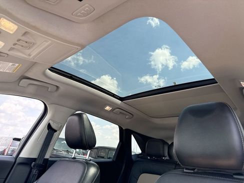 Used 2022 Ford Escape Titanium w/ Titanium Premium Package FWD image 22