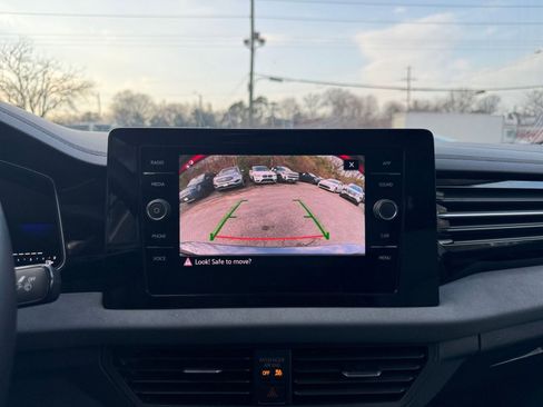 Used 2025 Volkswagen Jetta SE image 17