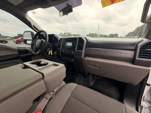 Used 2017 Ford F250 XL w/ Power Equipment Group AWD/4WD image 11