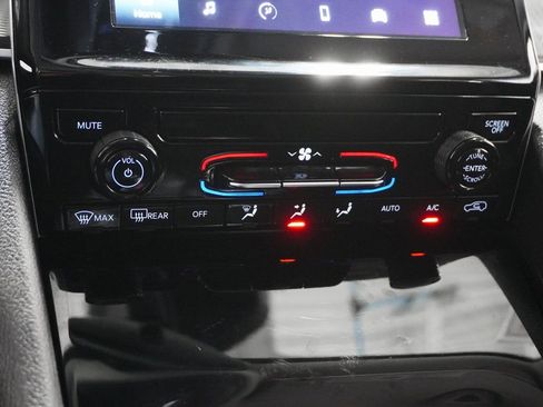 Certified 2024 Jeep Grand Cherokee Laredo image 26