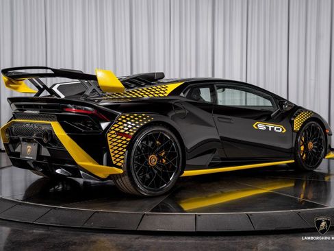 Used 2024 Lamborghini Huracan STO image 27