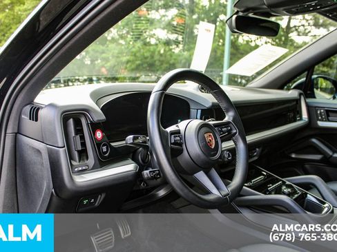 Used 2024 Porsche Cayenne S image 34