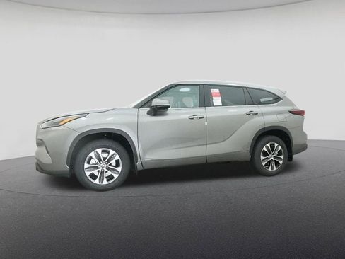 New 2026 Toyota Highlander XLE image 18
