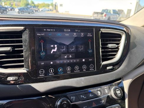 Used 2019 Chrysler Pacifica Touring-L w/ Advanced Safetytec Group FWD image 18