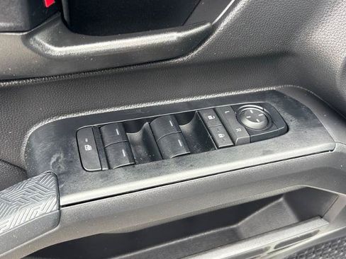 Used 2025 Toyota Tacoma SR5 AWD/4WD image 14