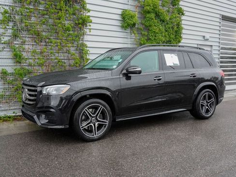 Used 2024 Mercedes-Benz GLS 450 4MATIC image 3