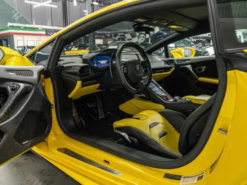 Used 2021 Lamborghini Huracan EVO RWD image 23