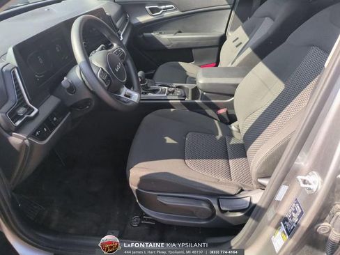 Used 2025 Kia Sportage LX AWD/4WD image 17