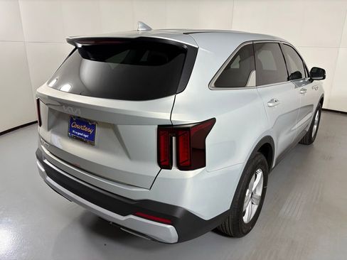 New 2026 Kia Sorento LX FWD image 8