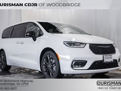 New 2026 Chrysler Pacifica Select