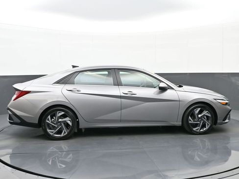 Certified 2024 Hyundai Elantra Limited FWD image 3