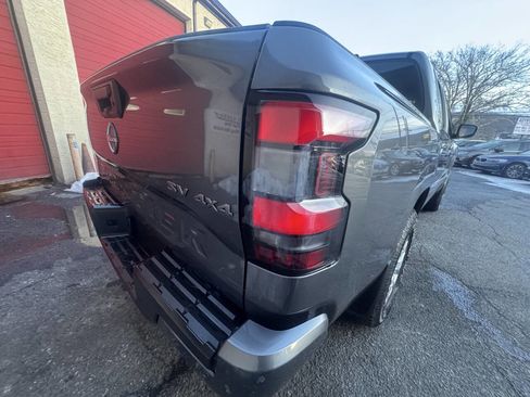 Used 2022 Nissan Frontier SV image 7