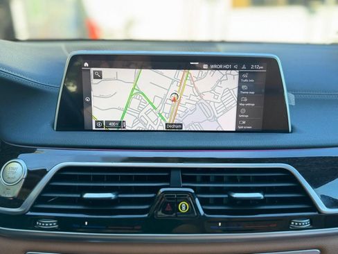 Used 2022 BMW 750i xDrive w/ M Sport Package image 15