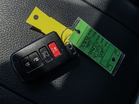 Used 2019 Toyota Highlander Limited image 36