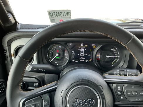 Used 2024 Jeep Wrangler Unlimited AWD/4WD image 12