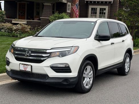 Used 2018 Honda Pilot LX image 2