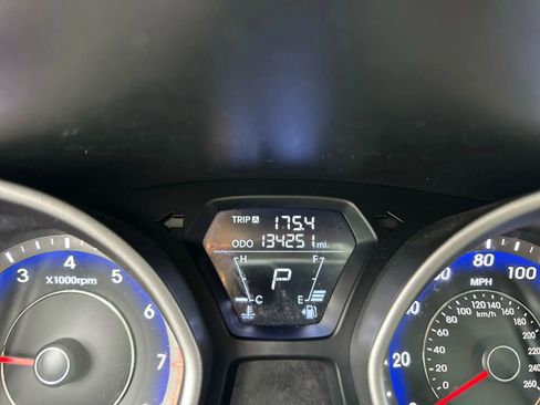 Used 2012 Hyundai Elantra GLS image 14