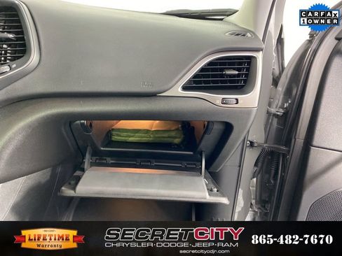 Used 2022 Jeep Cherokee Latitude Lux w/ Sun & Sound Group image 34