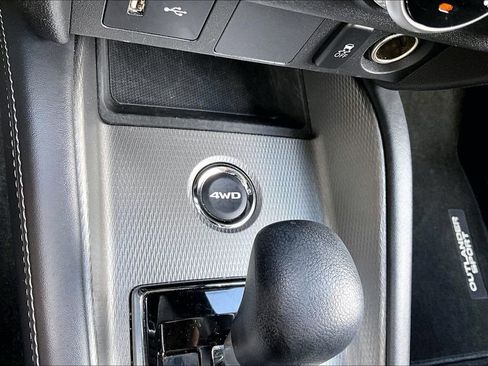 Used 2025 Mitsubishi Outlander Sport ES AWD/4WD image 31