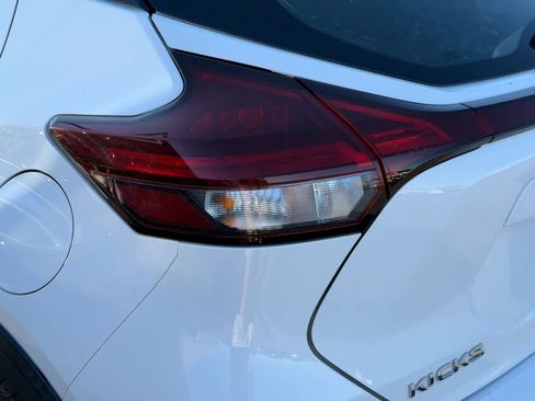 Used 2021 Nissan Kicks S image 14