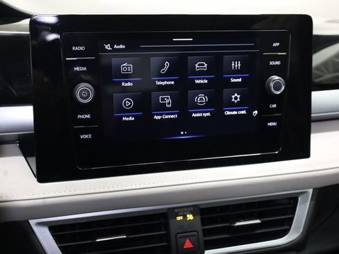 Used 2025 Volkswagen Taos SE w/ Black Wheel Package image 16