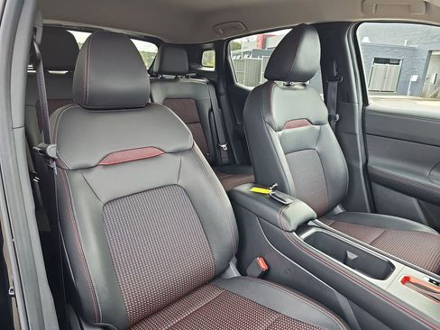 Used 2025 Nissan Kicks SR image 13